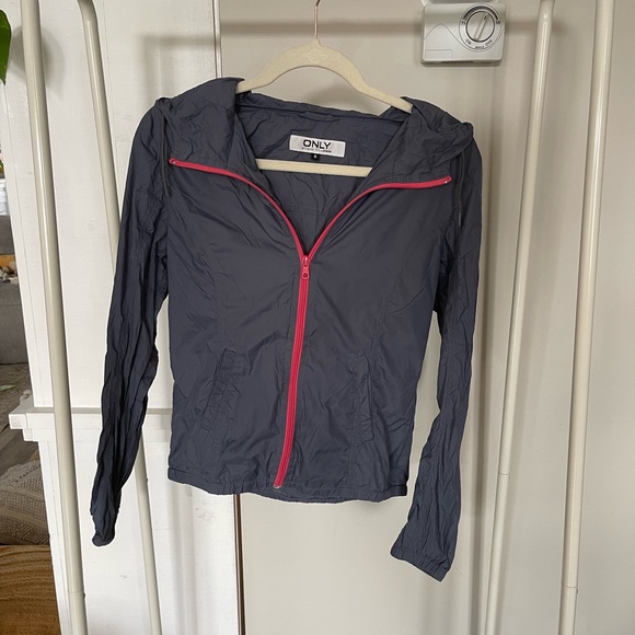 ONLY activewear windbreaker jacket - Picture 3 of 3